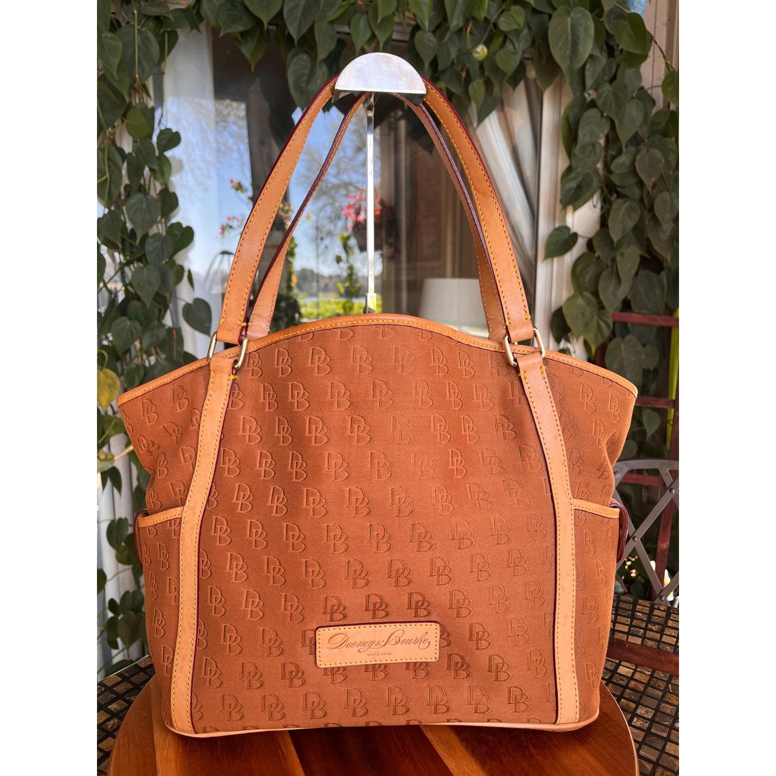 Dooney & Bourke Db Logo Tan Canvas Tote Leather Trim Lg Euc